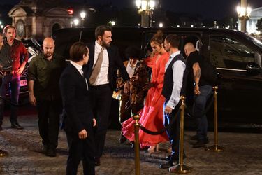 Jennifer Affleck (Lopez) et son mari Ben Affleck en lune de miel à Paris. Le couple est allé dîner au restaurant "Le Matignon", accompagné d'une des filles de l'acteur, Violet. Le 21 juillet 2022