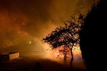 Le feu italien le plus important se trouve en Toscane près de Massarosa, où 860 hectares ont déjà brûlés et un millier de personnes ont dû être évacuées. 