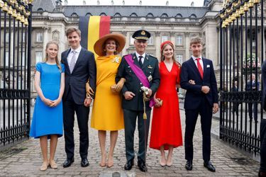 Le roi Philippe, son épouse la reine Mathilde et leurs enfants, la princesse Eleonore, le prince Gabriel, la princesse héritière Elisabeth, le prince Emmanuel - La famille royale belge assiste à la parade lors de la fête nationale à Bruxelles, le 21 juillet 2022.