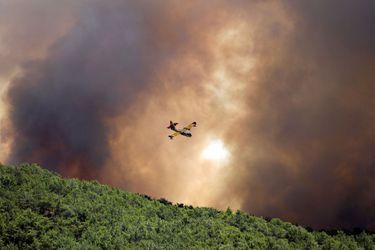 En 2018, la Grèce a connu sa pire catastrophe provoquée par un feu de forêt: dans la banlieue côtière de Mati, un incendie avait tué 102 personnes, à quelques kilomètres de la zone touchée mercredi.