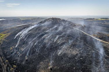 Les Monts d'Arrée (Finistère) après les deux incendies qui ont rasé 1.771 hectares de lande en une semaine. 