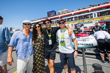 Matthew McConaughey et sa femme Camila Alves McConaughey avec l'artiste JR et Loic Pugeat - Les célébrités lors du Grand Prix de France de Formule 1 (F1) sur le circuit Paul Ricard au Castellet, le 24 juillet 2022.