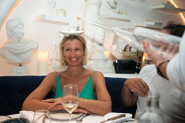 Alexandra Lamy - People dînent au restaurant "Gioia" avant de faire la fête au VIP Room à Saint-Tropez le 28 juillet 2022.