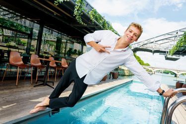 À l’hôtel Off Paris Seine, le 6 juillet. Le jeune nageur est de passage à Paris avant de faire sa rentrée universitaire le 17 août à Phoenix.