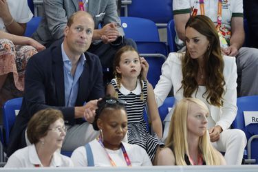Le prince William et Kate Middleton avec leur fille la princesse Charlotte aux épreuves de natation des Commonwealth Games, le 2 août 2022 à Birmingham.