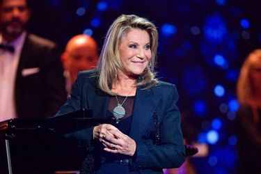 Sheila dans l'émission "Chantons Aznavour" aux Folies Bergère à Paris, le 21 octobre 2021.