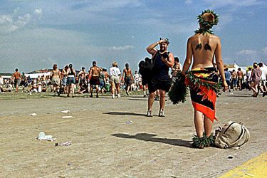 Le festival de Woodstock 99 fut un véritable échec, alors que les organisateurs espéraient recréer la magie de 1969.
