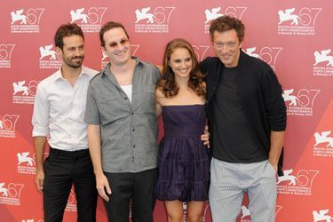 Benjamin Millepied, Darren Aronofsky, Natalie Portman et Vincent Cassel au Festival de Venise, pour le film "Black Swan", en 2010.