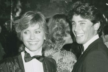 Olivia Newton-John et Matt Lattanzi à l’hôtel Beverly Hilton à Beverly Hills en Californie en 1981.