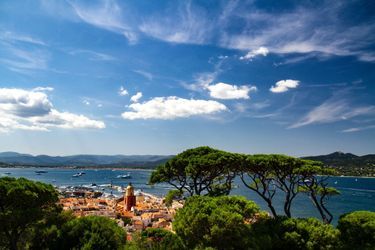 Saint-Tropez, où le port d'attache préféré de Leonardo DiCaprio et son yacht.