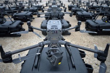 Photo prise lors de la présentation de 30 drones DJI Matrice 300 RTK achetés pour les Forces armées ukrainiennes, le 2 août 2022.  
