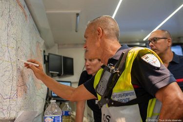 Face à la reprise "violente" des feux en Gironde, le ministre de l'Intérieur Gérald Darmanin a annoncé mercredi le renforcement des moyens qui comprennent désormais "plus de 1.000 sapeurs-pompiers, 9 avions et de deux hélicoptères bombardiers d’eau".