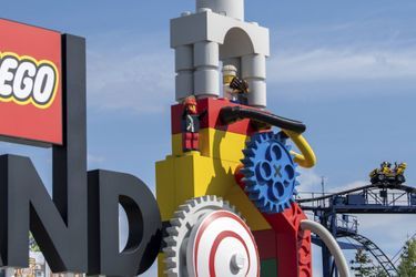 Deux trains de montagnes russes dans le parc d'attraction de Legoland, en Allemagne, sont entrés en collision. 