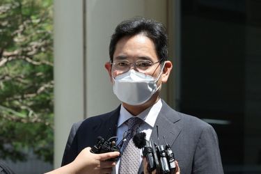 Le vice-président de Samsung Electronics, Lee Jae-yong, quitte le tribunal à Séoul.