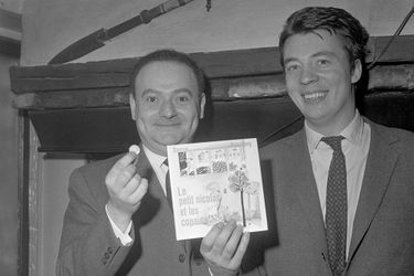 René Goscinny et Jean-Jacques Sempé, lauréats du Prix Alphone-Allais, présentent leur livre «Nicolas et les copains», à Paris, France le 11 février 1964.