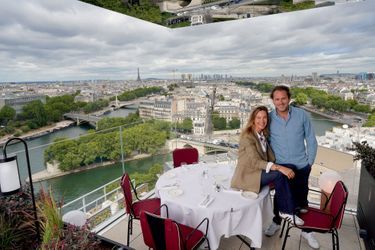 Avec sa femme, Constance, sur la terrasse du Bonnie, le 51e lieu de  la collection Gourcuff, qui ouvrira en septembre, en collaboration avec l'hôtel SO/Paris, boulevard Morland à Paris. 