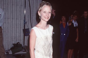 Anne Heche à l'avant-première du film « Six Days and Seven Nights » en Californie aux États-Unis en 1998.