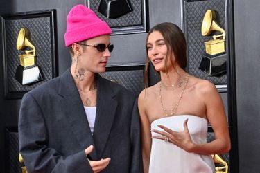 Justin Bieber et son épouse Hailey aux Grammy Awards, le 3 avril 2022.