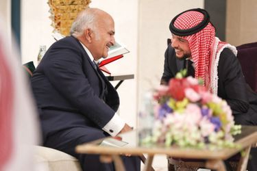 Le prince héritier Hussein de Jordanie avec son grand-oncle le prince El Hassan bin Talal à Riyadh le 17 août 2022, jour de ses fiançailles 
