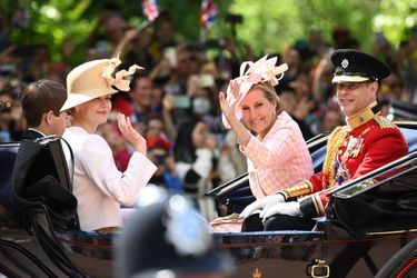 Louise et son frère James avec leurs parents Edward et Sophie au jubilé de la reine Elizabeth II, le 2 juin 2022.