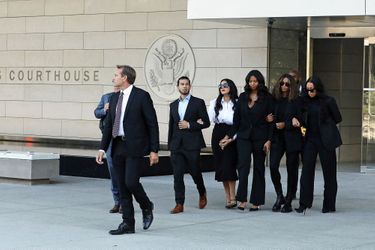 Vanessa Bryant et sa fille Natalia, soutenues par les chanteuses Ciara et Monica à la sortie du tribunal de Los Angeles, le 22 août 2022. 