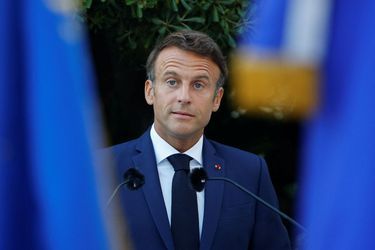 Emmanuel Macron attends à Bormes-les-Mimosas, le 19 août. 