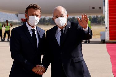 Jeudi, le président algérien Abdelmadjid Tebboune a accueilli Emmanuel Macron à l’aéroport d’Alger.