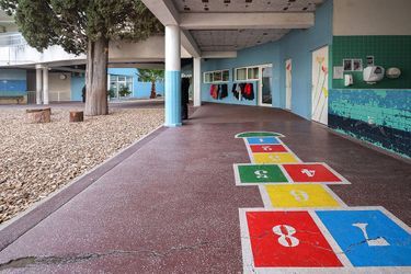 Une cour d'école à Nice.