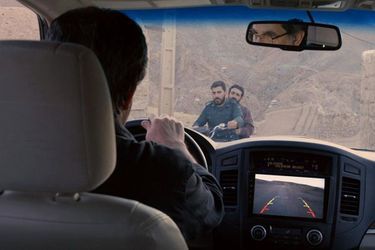 «KHERS NIST» («Les ours n'existent pas») de Jafar Panahi (Iran, 106 minutes) avec Jafar Panahi, Naser Hashemi, Vahid Mobaseri