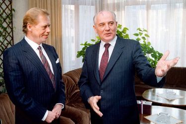 Vaclav Havel et Mikhail Gorbatchev à Moscou en avril 1992