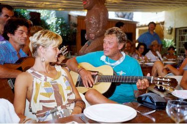 En 1988, Johnny sort la guitare pour sa compagne de l’époque, Leah, une Canadienne de 22 ans.