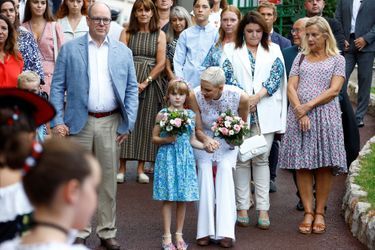 La princesse Charlène et sa fille la princesse Gabriella ont reçu chacune un bouquet, à Monaco le 3 septembre 2022