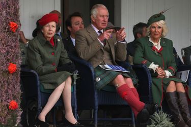 La princesse Anne, le prince Charles et la duchesse de Cornouailles Camilla au Highland Braemar Gathering, le 3 septembre 2022