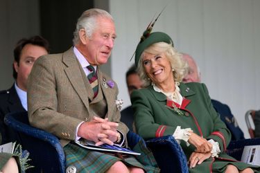 Le prince Charles et son épouse la duchesse du Cornouailles Camilla au Highland Braemar Gathering, le 3 septembre 2022