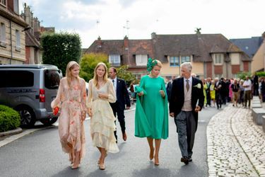 La reine Mathilde et le roi des Belges Philippe avec leurs filles les princesses Elisabeth et Eléonore de Belgique à Pont-l'Evêque, le 3 septembre 2022