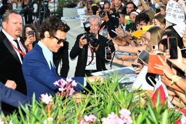 Harry Styles auprès de ses fans, le 5 septembre 2022 à Venise.