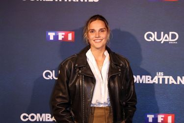 Camille Lou interprète le rôle d'une infirmière féministe dans le téléfilm «Les Combattantes» au cinéma Gaumont Marignan, à Paris, le 5 septembre 2022. 