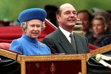 La reine Elizabeth II et Jacques Chirac, en 1996.