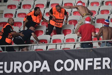 Une bagarre entre les supporters du FC Cologne et de Nice a éclaté avant le match de football de l'UEFA Europa Conference League le 8 septembre 2022.