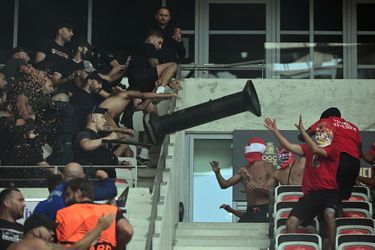 Une bagarre entre les supporters du FC Cologne et de Nice a éclaté avant le match de football de l'UEFA Europa Conference League le 8 septembre 2022.