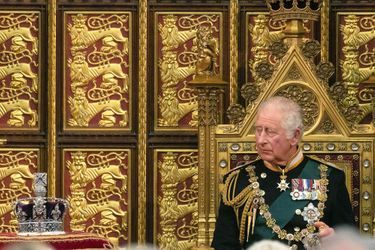 Charles, alors prince héritier, ouvrant le Parlement britannique à la place de sa mère, qui avait annoncé son absence pour raison de santé, en mai dernier.<br />

