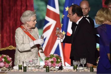 La reine Elizabeth II et François Hollande lors d'un diner officiel à l'Elysée le 6 juin 2014.