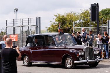 Le roi Charles III et la reine consort Camilla à Londres, emmenés dans une Roll Royce Phantom.