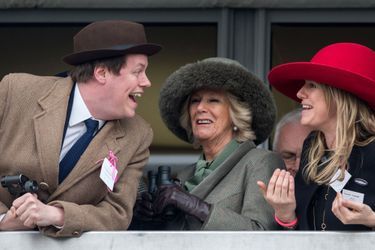 La duchesse de Cornouailles Camilla avec ses enfants Tom et Laura Parker Bowles, le 11 mars 2015