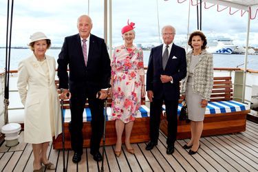 La reine Margrethe II de Danemark avec la reine Sonja et le roi Harald V de Norvège et la reine Silvia et le roi Carl XVI Gustaf de Suède à bord du Dannebrog, le 11 septembre 2022