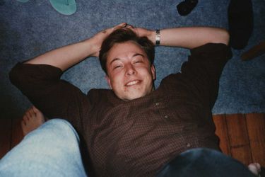Photo d'Elon Musk à 23 ans à l'Université de Pennsylvanie, en 1994.<br />
