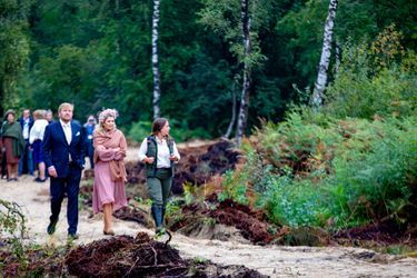 La reine Maxima et le roi Willem-Alexander des Pays-Bas en visite provinciale dans le Peel, dans la réserve Natura 2000 Deurnsche Peel le 15 septembre 2022