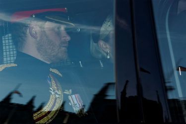 Le prince Harry et Zara Tindall arrivent en voiture à la veillée des petits-enfants de la reine, le samedi 17 septembre.