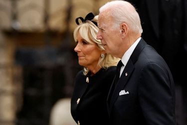 Joe et Jill Biden à leur arrivée à l'abbaye de Westminster.
