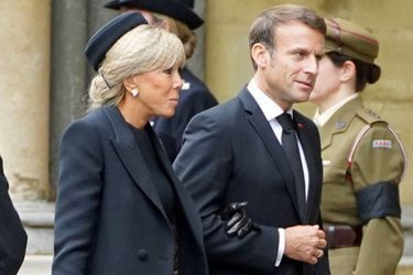 Emmanuel Macron et son épouse Brigitte lundi à Londres, pour les obsèques de la Reine Elizabeth II. 